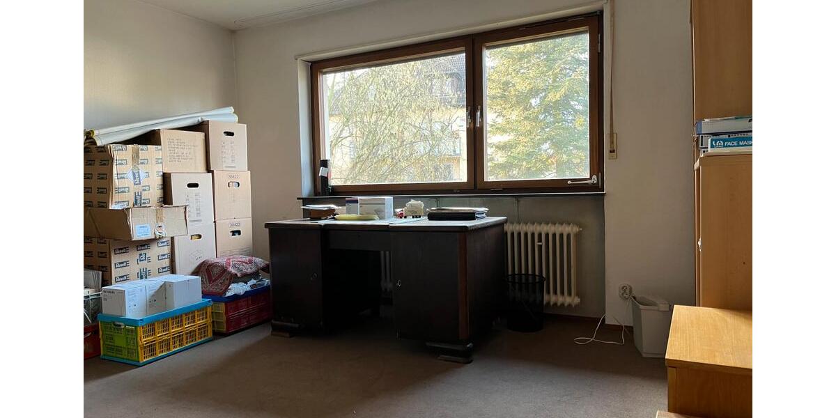 Doppelhaushälfte auf großem Grundstück - verkehrsgünstig gelegen 5 zimmer