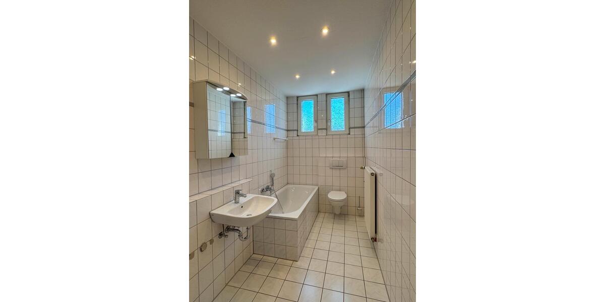 Freundliche, modernisierte 4-Raum Mansardenwohnung in Neuostheim 4 zimmer