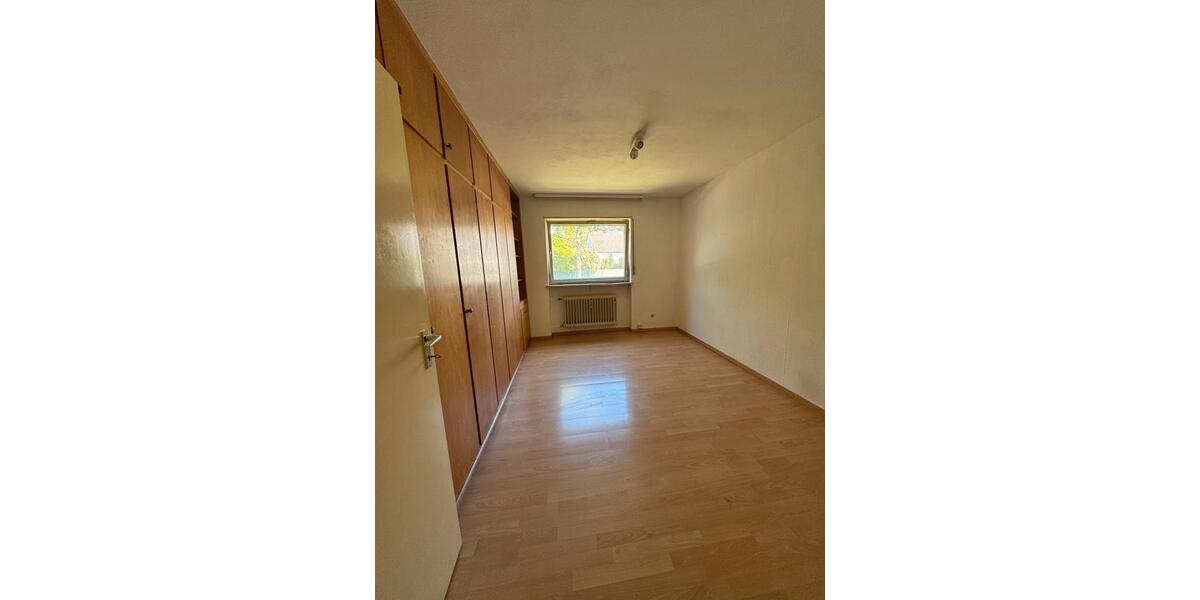 Erdgeschoßwohnung Mannheim Käfertal - 5 Zimmer, 120 m&sup2;, 1.200&euro; | Angebot:26345319
