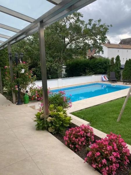 ObjNr:19320 - Topp Wohnen im sanierten EFH mit ELW, Terrasse, Garten und Schwimmbad in LU-Mundenheim 7 zimmer