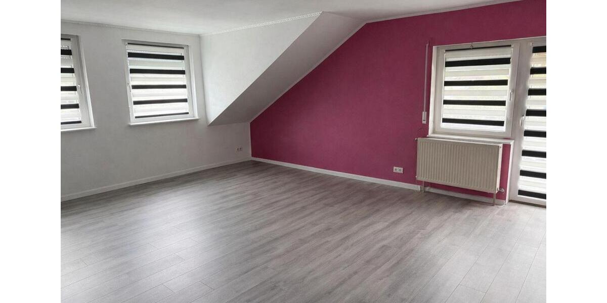 Dachgeschoßwohnung Philippsburg - 4 Zimmer, 143 m&sup2;, 1.250&euro; | Angebot:26533956