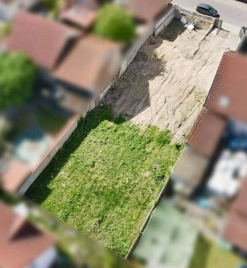 Schönes Grundstück, großes Baufenster für 1 bis 3 Häuser