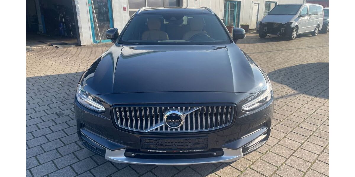 Volvo V90 Cross Country 7.216 km 38.900 &euro; Leimen 69181