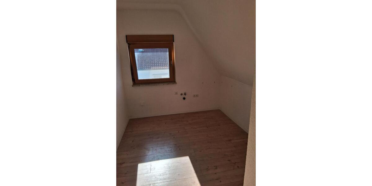 Dachgeschoßwohnung Ludwigshafen am Rhein Mundenheim - 2 Zimmer, 60 m&sup2;, 830&euro; | Angebot:26320358