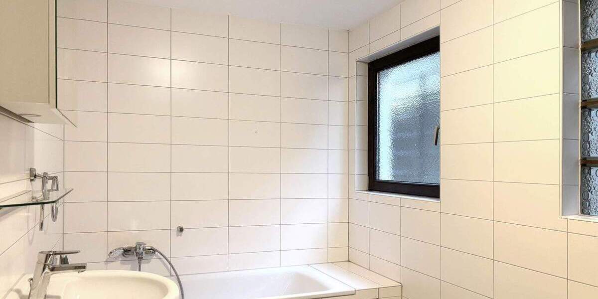 Solides Einfamilienhaus mit hellen Räumen, Garten und eleganter Eichenholztreppe in HD-Ziegelhausen! 4 zimmer