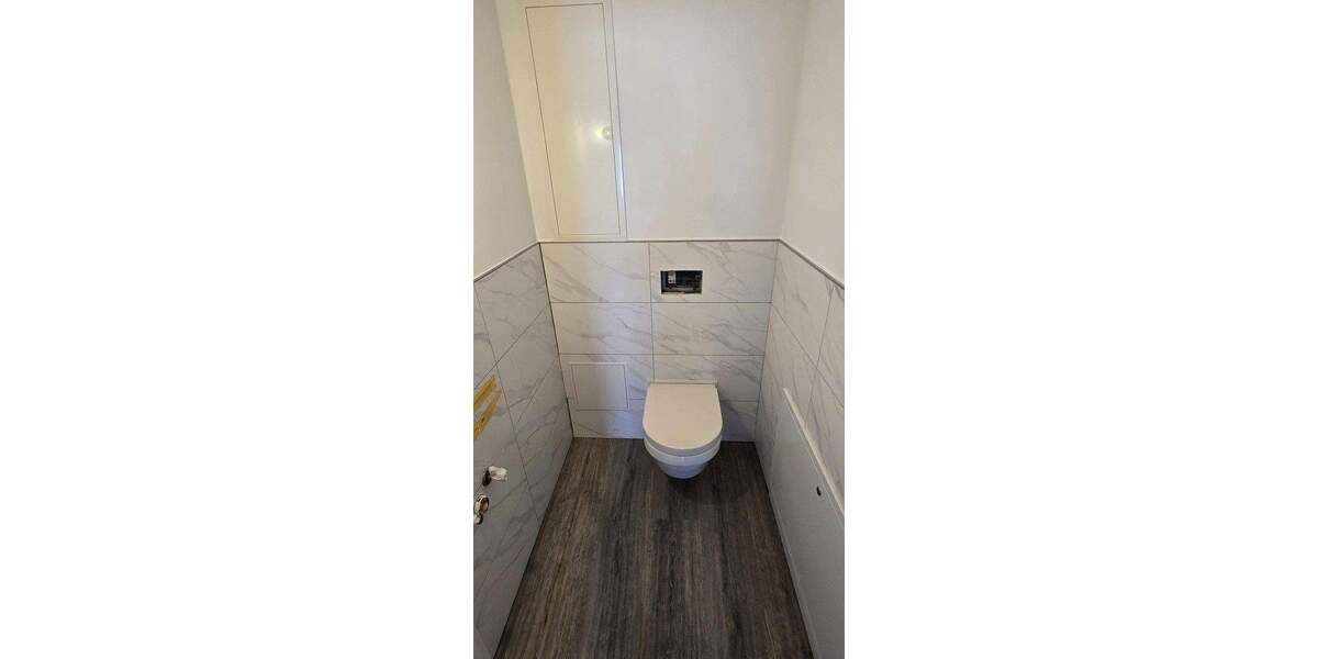 Doppelhaushälfte kernsaniert und energieeffizient mit Garage und Stellplätzen in Römerberg 3 zimmer