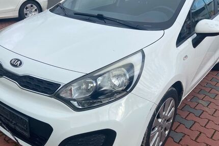 Kia Rio 157.000 km 3.499 &euro; Hockenheim 68766