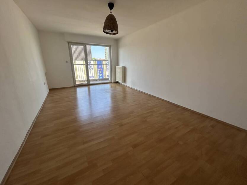 2er3er-WG oder kleine Familie gesucht! Große Wohnung mit zwei Balkonen