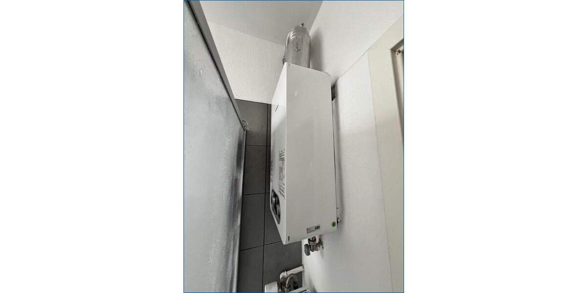 ** Mehrfamilienhaus ** 4 modernisierte Wohnungen auf 2 Etagen & 4 Einzelgaragen 1 zimmer