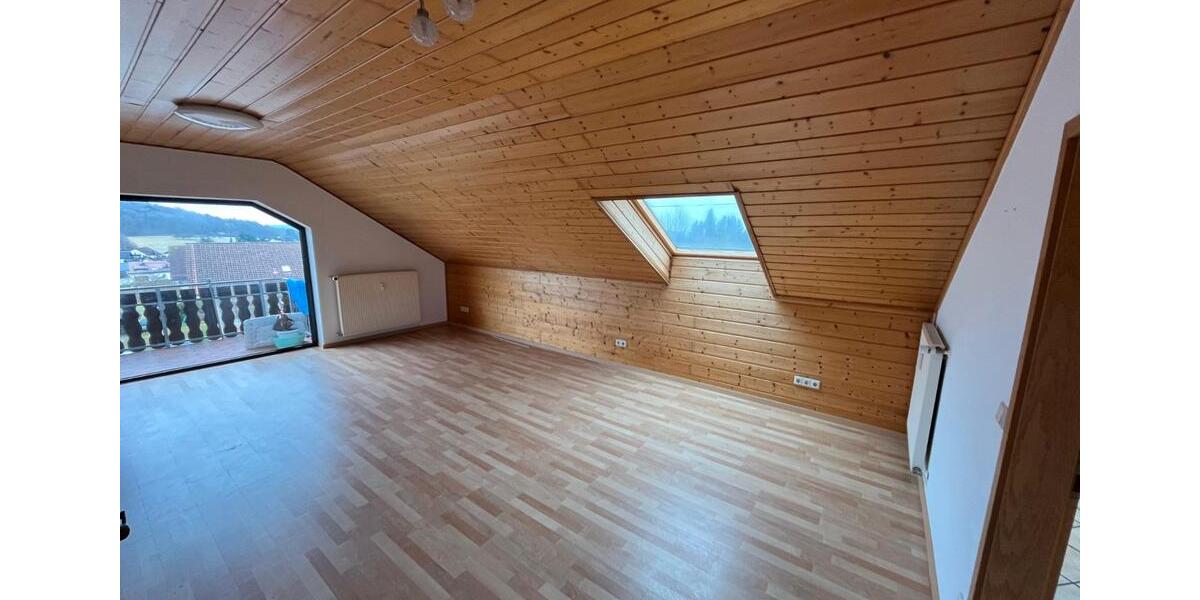 Dachgeschoßwohnung Abtsteinach - 3 Zimmer, 106 m&sup2;, 850&euro; | Angebot:26395156