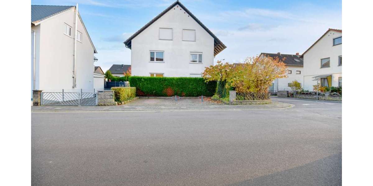 3 ZKB DG & 2 ZKB Souterrain Whg Sofort beziehbar Garage & 2 Stellplätze inkl - Etagenwohnung Neuhofen | Angebot:22649166