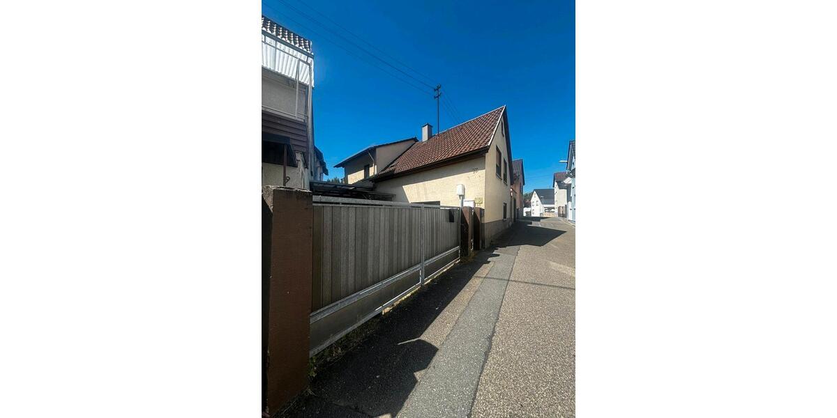 Einfamilienhaus Sandhausen - 8 Zimmer, 180 m&sup2;, 450.000&euro; | Angebot:26625871