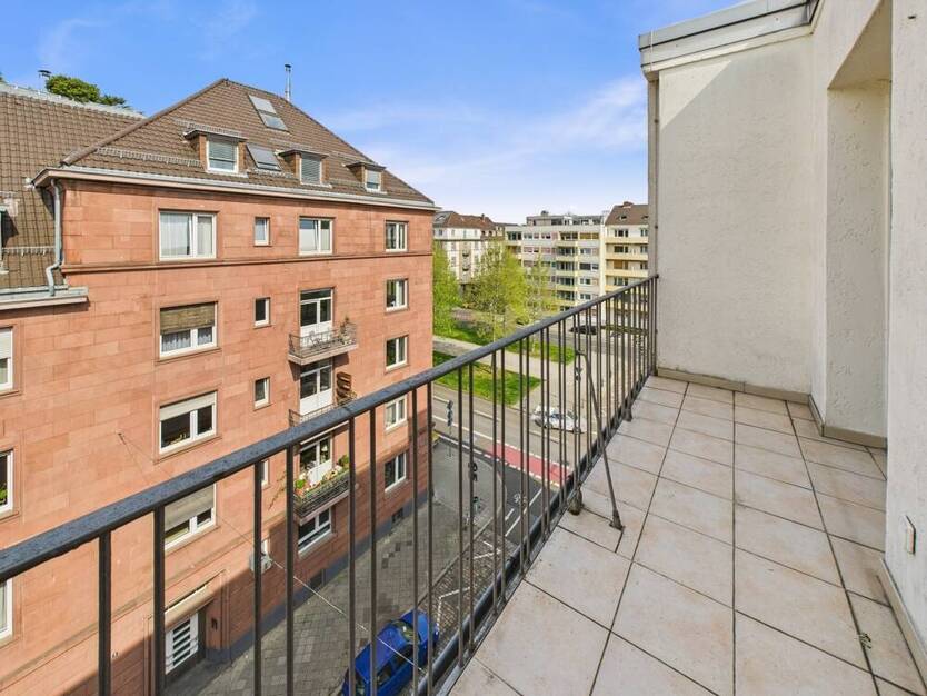 TOP LAGE! Studenten aufgepasst - Wohnung mit Balkonen und Fahrstuhl