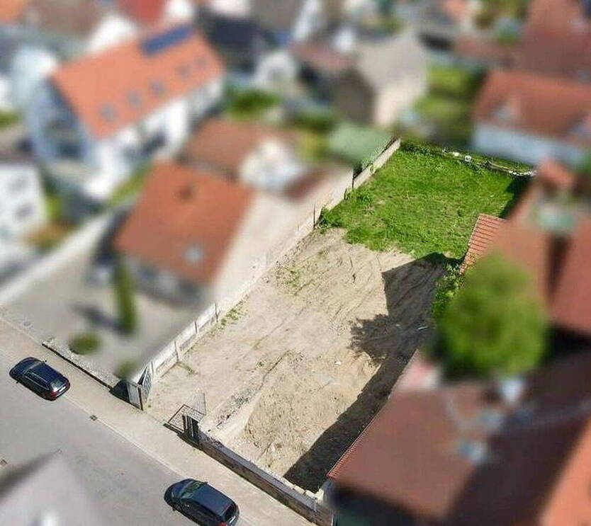Schönes Grundstück, großes Baufenster für 1 bis 3 Häuser