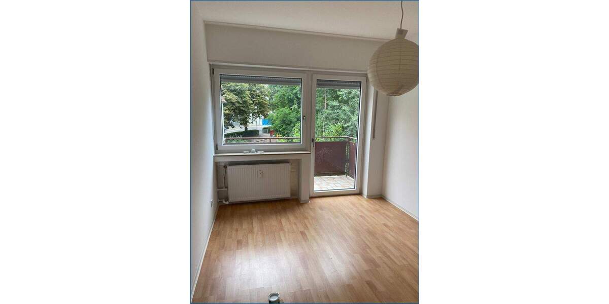 ** Mehrfamilienhaus ** 4 modernisierte Wohnungen auf 2 Etagen & 4 Einzelgaragen 1 zimmer