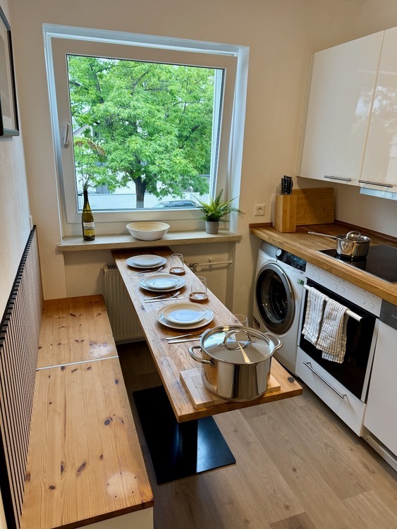 Helles, möbliertes 15,5-qm-Zimmer (warm inkl. Internet) in 3er WG