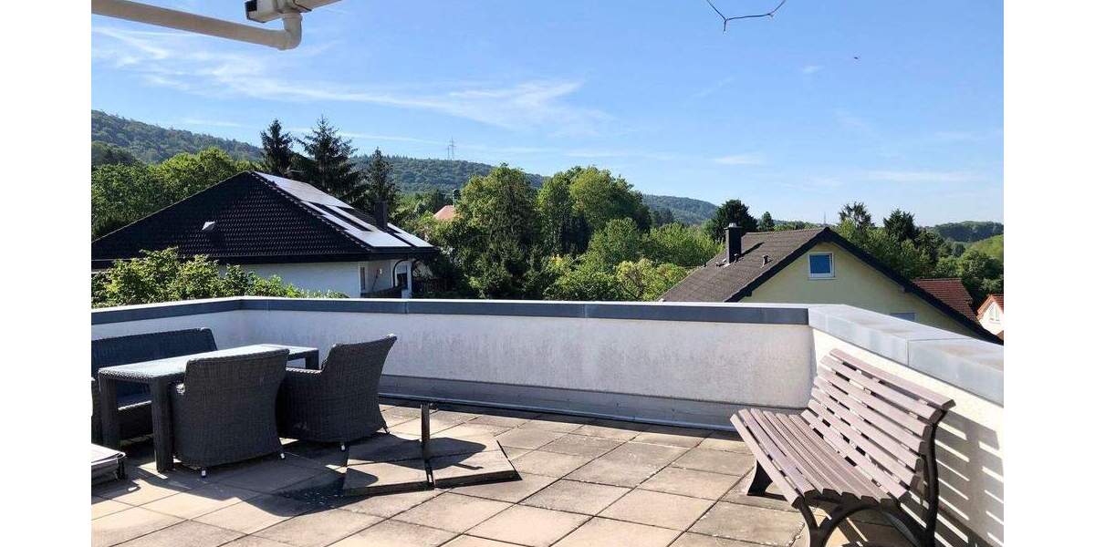 GERADLINIG: 42 M² DACHTERRASSE; FANTASTISCHE AUSSICHT; INKL. EBK UND 2 STELLPLÄTZE 2 zimmer