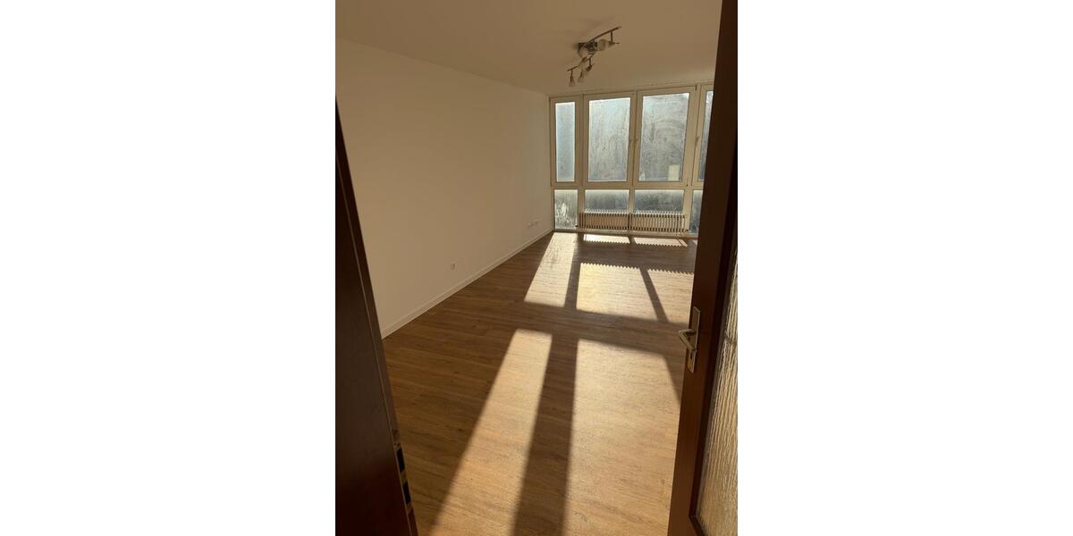 Renovierte, ruhige 2 ZKB-Wohnung mit Süd-Balkon - WG tauglich 1 zimmer