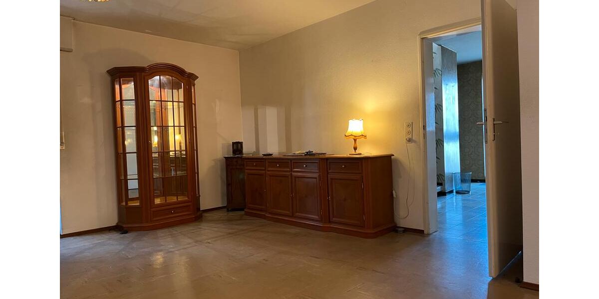 Doppelhaushälfte auf großem Grundstück - verkehrsgünstig gelegen 5 zimmer