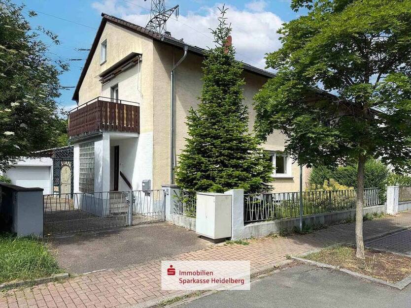 Großzügige 2-Familien-Doppelhaushälfte mit Sanierungsbedarf