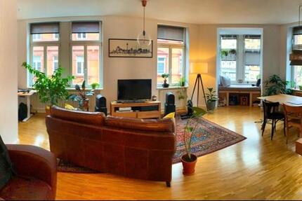 Schöne Altbau-Eckhauswohnung mit Erker im 2. OG 2 zimmer