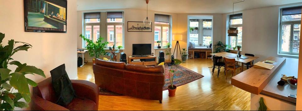 Schöne Altbau-Eckhauswohnung mit Erker im 2. OG 2 zimmer