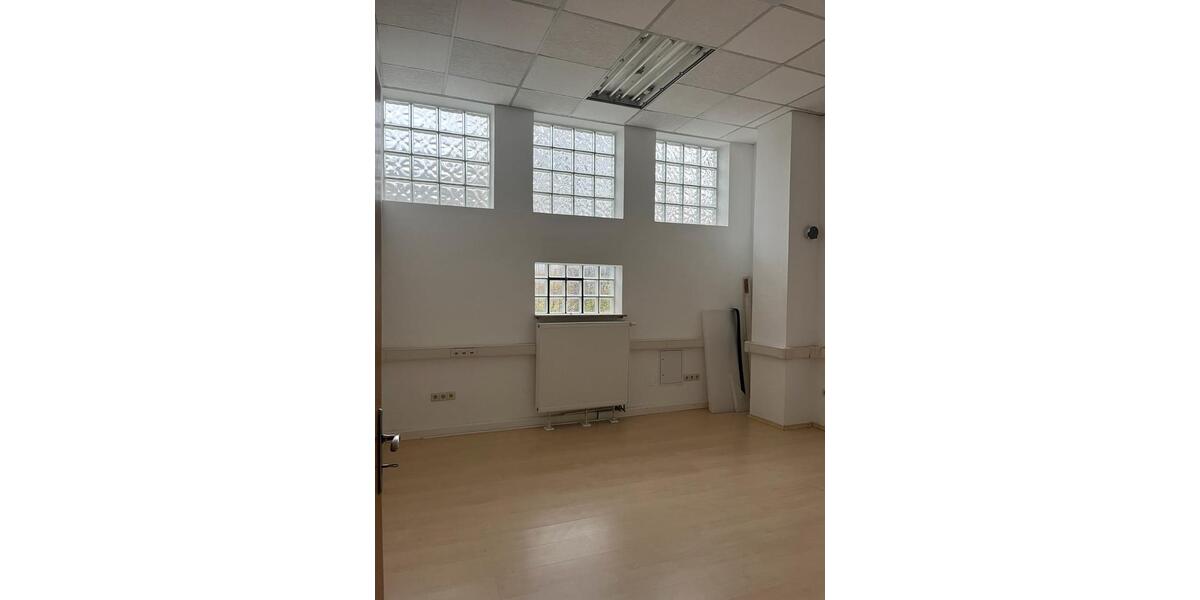 Lager mit große Büro in Ludwigshafen Mundenheim zu vermieten zimmer