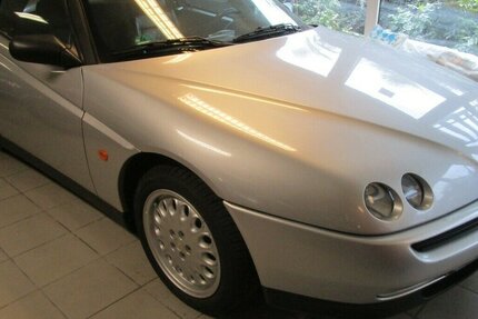 Alfa Romeo Spider 2.0 16V T.Spark L 192.300 km 4.985 € Hirschberg 69493