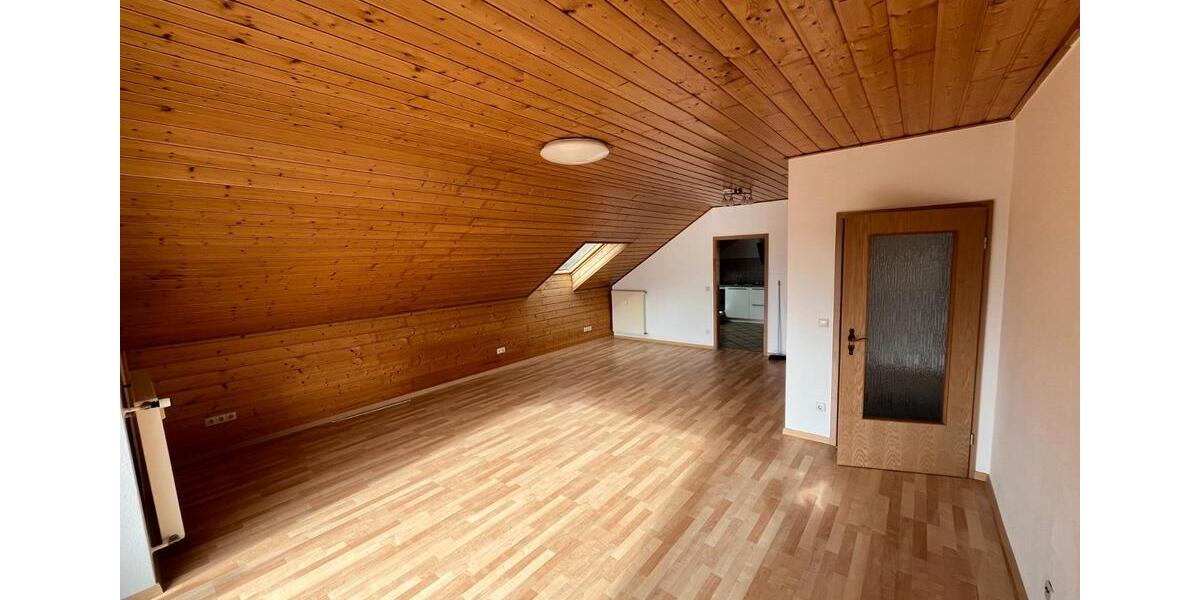 Dachgeschoßwohnung Abtsteinach - 3 Zimmer, 106 m&sup2;, 850&euro; | Angebot:26395156