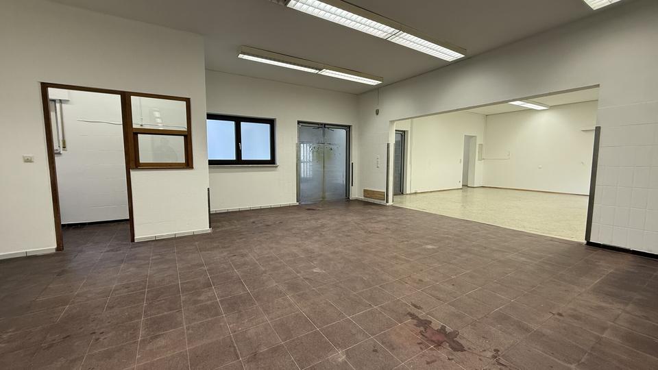 XXL-Gewerbefläche in Östringen – mit LKW-Annahme & großzügigem Parkplatz zimmer
