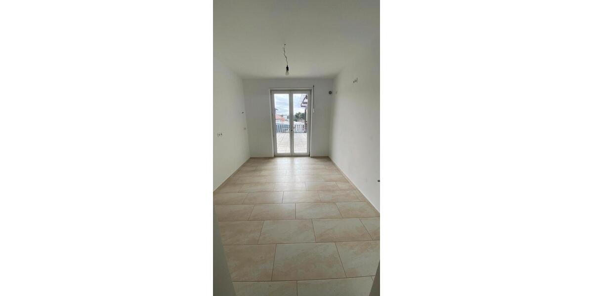 Etagenwohnung Lampertheim - 5 Zimmer, 130 m&sup2;, 1.225&euro; | Angebot:26528265