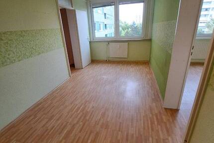 **Schöne VierraumWohnung mit Balkon, KAUFEN statt mieten!!***