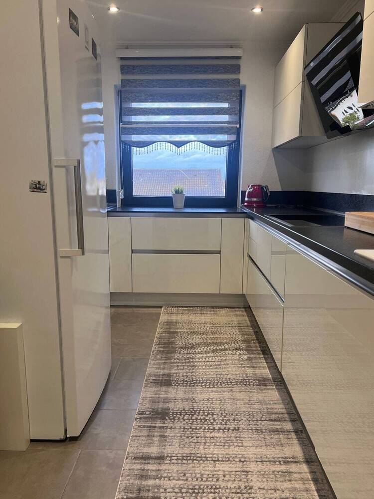 Gepflegte 4 Zimmer Wohnung mit Lift, Balkon und Garage