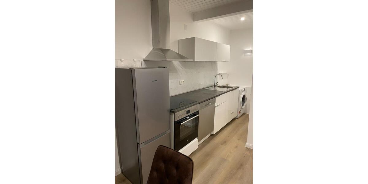 Kernsanierte Wohnung vollausgestattet mit Designermöbeln 2 zimmer