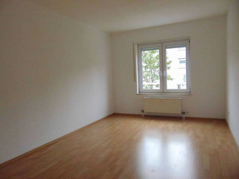 Schöne kleine Wohnung mit Balkon und PKW Stellplatz