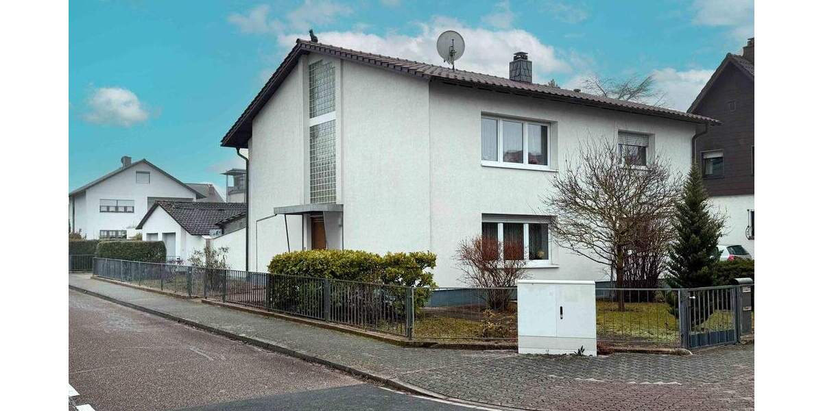 Zweifamilienhaus mit Traumgrundstück, Pool und vielfältigen Nutzungsmöglichkeiten in Ketsch 8 zimmer