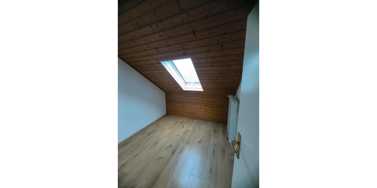 Dachgeschoßwohnung Edingen-Neckarhausen Neckarhausen - 2.5 Zimmer, 58 m&sup2;, 870&euro; | Angebot:26340732
