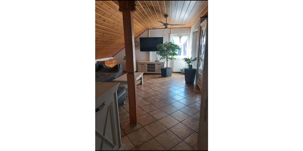 Dachgeschoßwohnung Schriesheim - 2.5 Zimmer, 80 m&sup2;, 1.100&euro; | Angebot:26283889