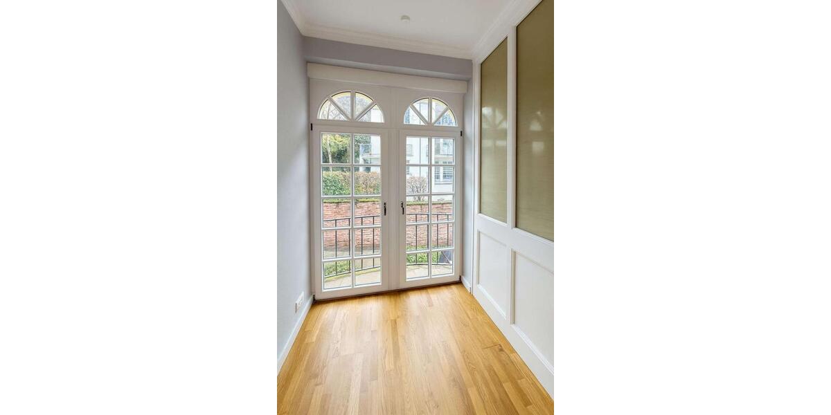 Großzügige 4-Zimmer-Wohnung mit Blick auf Schloss und Neckar – umfassend saniert 4 zimmer