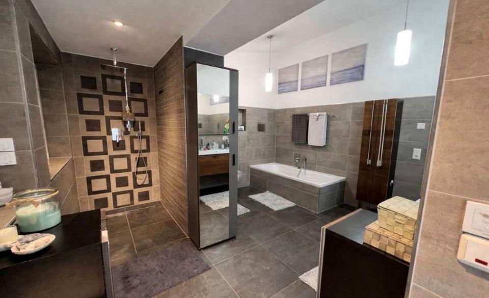 Doppelhaushälfte Eberbach - 8 Zimmer, 254 m&sup2;, 580.000&euro; | Angebot:26107420