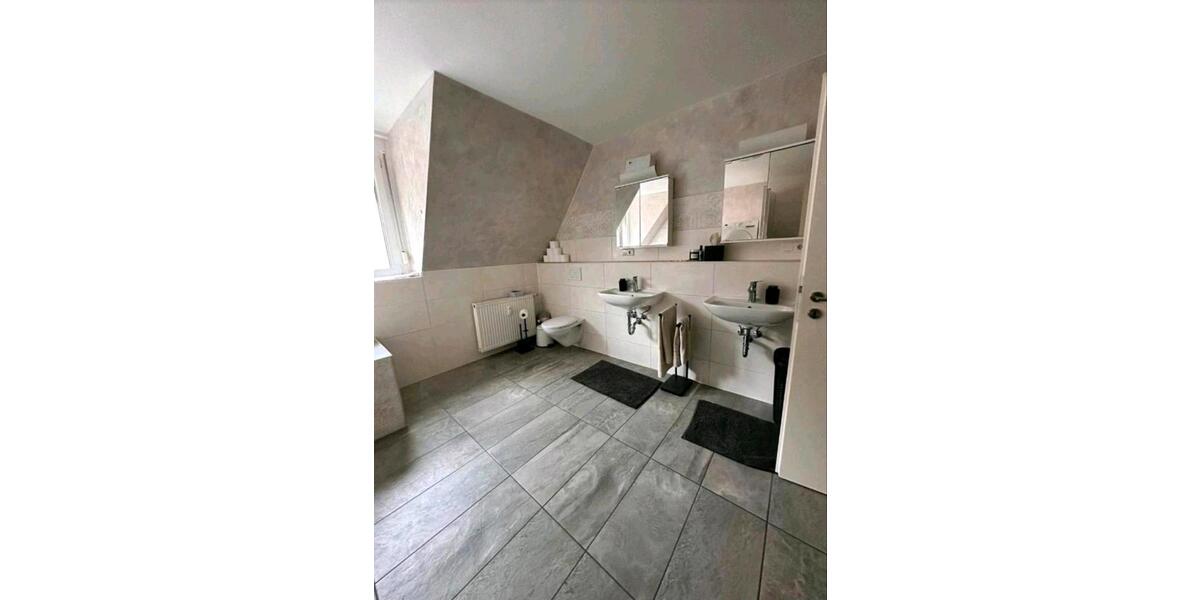 Maisonettenwohnung Hockenheim - 5 Zimmer, 125 m&sup2;, 1.250&euro; | Angebot:26327739
