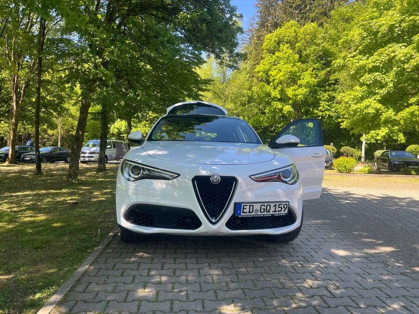 Alfa Romeo Stelvio 183.000 km 18.200 € Geretsried 82538