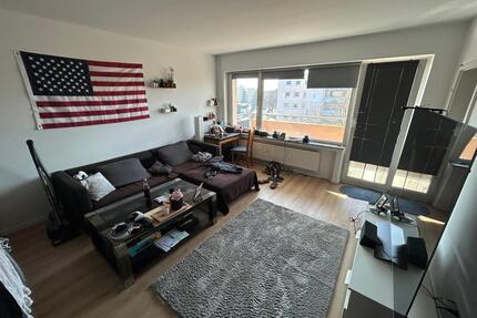 Renovierte 2 ZKB mit Balkon und Einbauküche