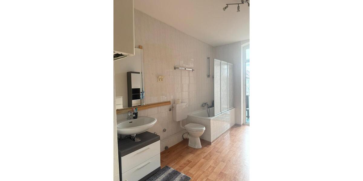 2 ZKB m. Balkon u. neuwertiger Einbauküche in Lu Nord, WG geignet 2 zimmer