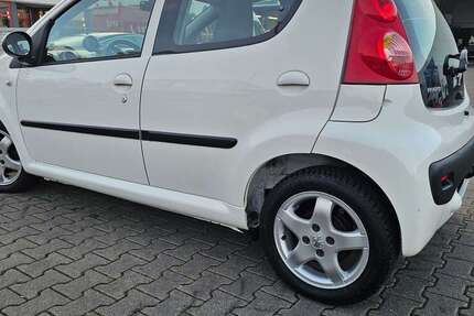 Peugeot 107 136.000 km 2.999 &euro; Ludwigshafen 67071