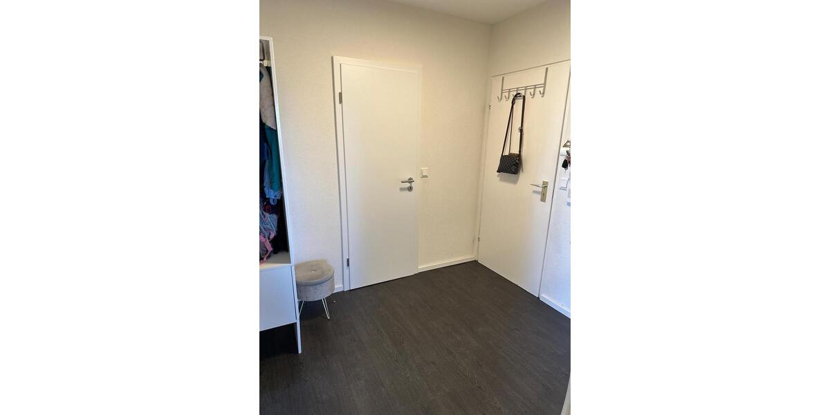 Renovierte 2,5 Zim. Wohn. zum direkt einziehen. Küche, Klima etc. 2.5 zimmer