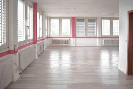 Büro o. Praxis 83 m² 2. OG Aufzug ideal für Beratung Behandlung mit Umkleiden Erbpacht - keine Wfl. 1 zimmer