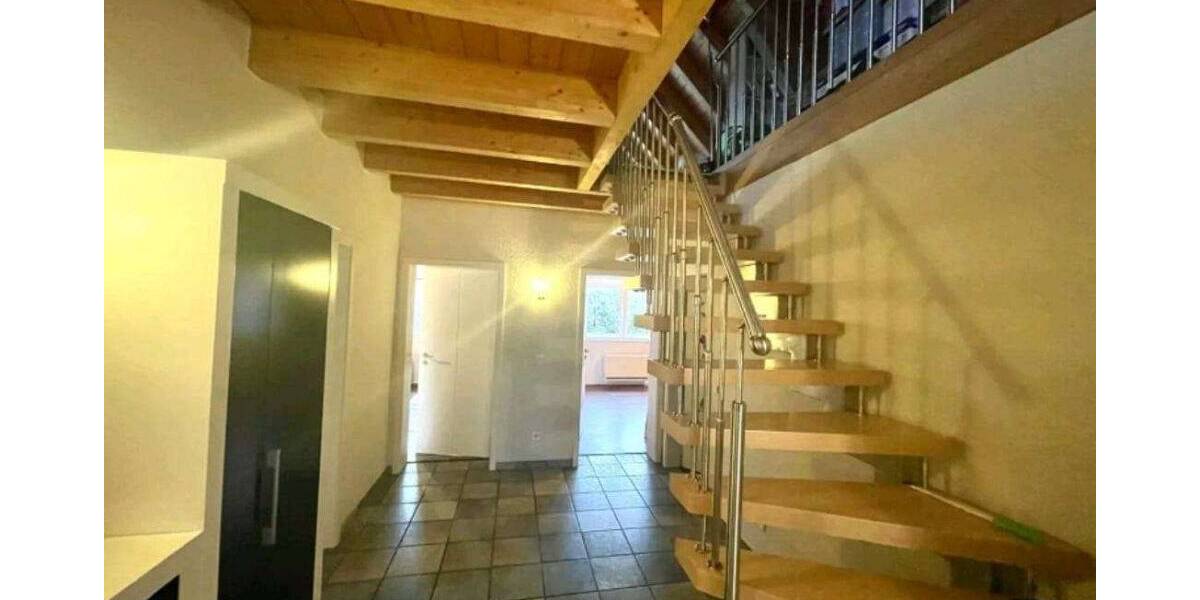 Etagenwohnung Wiesloch - 5 Zimmer, 190 m&sup2;, 1.600&euro; | Angebot:24040687