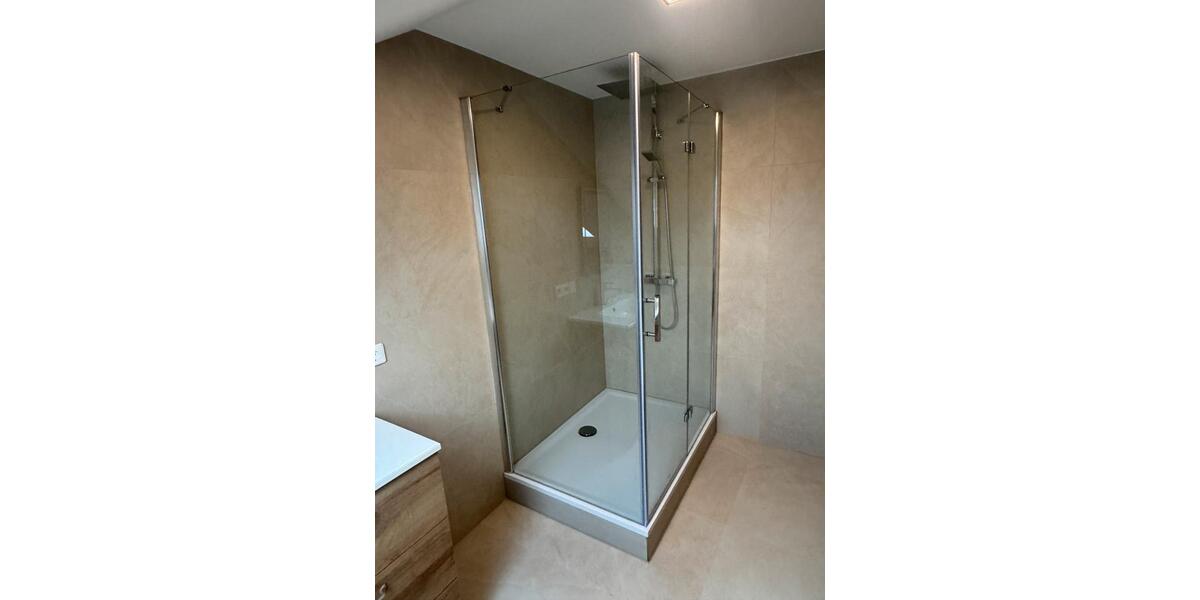 Sanierte und renovierte DG Wohnung hell, modern und stilvoll 4 zimmer