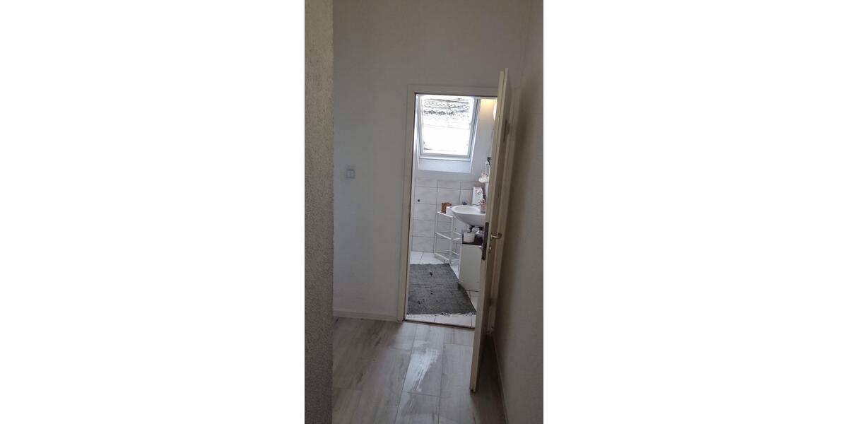 Etagenwohnung Ludwigshafen am Rhein Mundenheim - 3 Zimmer, 100 m&sup2;, 1.000&euro; | Angebot:26237380